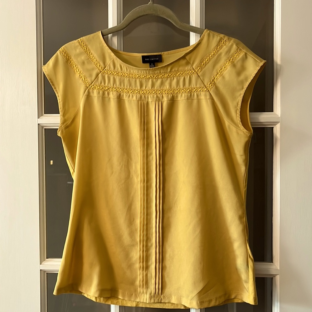 The Limited cap sleeve shirt in Cornflower yellow Size Med